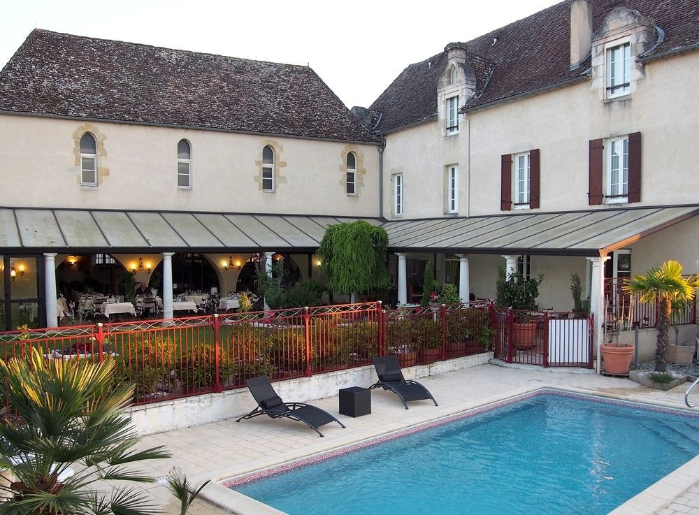 Logis Hostellerie Des Ducs Duras Exterior foto